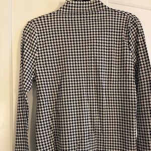 Ann Taylor NWT houndstooth mock neck top